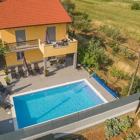 Laura Villa Donji Proložac