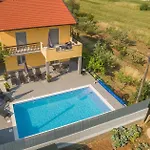 Laura Villa Donji Proložac